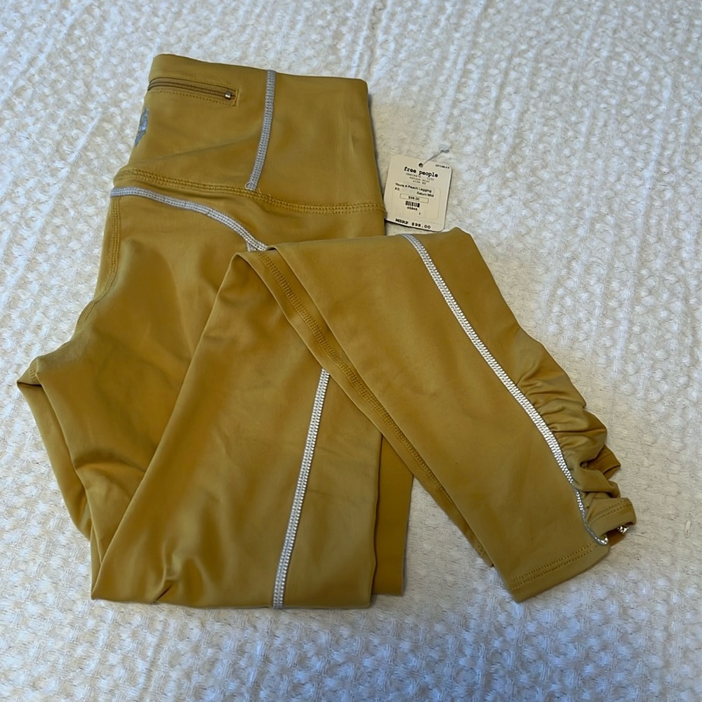 Free People FP Movement You’re a Peach Scrunched Ankle Leggings NWT Size XS
